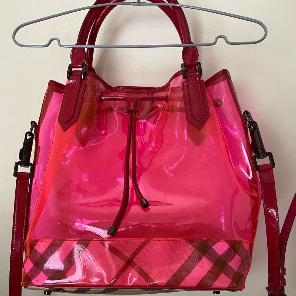 Burberry bucket bag